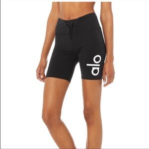 NWOT Alo Yogi Lace Up Short